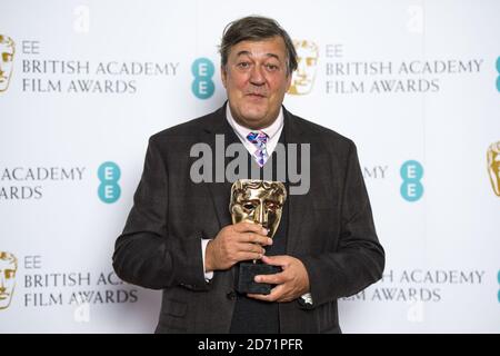 Stephen Fry zeigte sich bei einer Fotoserie, um die Nominierungen für die EE British Academy Film Awards 2016 auf der BAFTA im Zentrum von London bekannt zu geben. Stockfoto