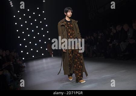 Models auf dem Laufsteg bei der Topman Modenschau, die in der University of Westminster im Rahmen der London Collections Men stattfand. Stockfoto