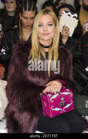 Laura Whitmore in der ersten Reihe während der Holly Fulton Herbst/Winter 2016 London Fashion Week Show, im BFC Veranstaltungsort in Soho, London Stockfoto