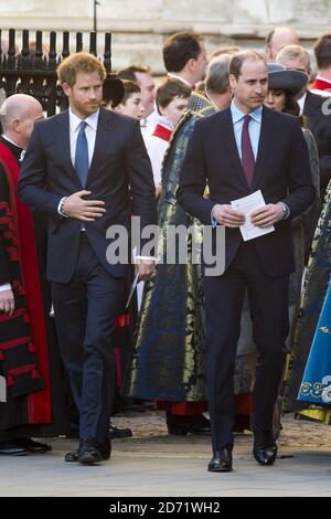 Prinz Harry und der Herzog von Cambridge verlassen Westminster Abbey in London nach dem jährlichen Commonwealth Day Service. Stockfoto