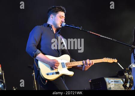 Marcus Mumford spielt mit Mumford und Sons beim British Summer Time Festival im Hyde Park, London. Stockfoto