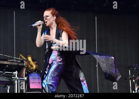 Jess Glynne beim V Festival im Hylands Park in Chelmsford, Essex. Bilddatum: Samstag, 20. August 2016. Bildnachweis sollte lauten: Matt Crossick/ EMPICS Entertainment. Stockfoto