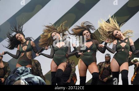 Little Mix beim V Festival im Hylands Park in Chelmsford, Essex. Bilddatum: Sonntag, 21. August 2016. Bildnachweis sollte lauten: Matt Crossick/ EMPICS Entertainment. Stockfoto