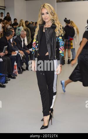 Tallia Storm in der ersten Reihe während der Eudon Choi Spring/Summer 2017 London Fashion Week Show, die im BFC Show Space, Brewer Street Car Park, London, stattfand. Bilddatum: Freitag, 16. September 2016. Bildnachweis sollte lauten: Matt Crossick/ EMPICS Entertainment. Stockfoto