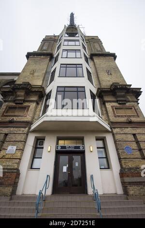 Gesamtansicht des BBC Tower, Teil des Alexandra Palace im Norden Londons. Der Turm war der Ort des ersten Fernsehsendedienstes am 2. November 1936, dessen 80. Jahrestag morgen gefeiert wird. Bilddatum: Montag, 1. November 2016. Bildnachweis sollte lauten: Matt Crossick/ EMPICS Entertainment. Stockfoto