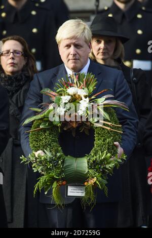 Außenminister Boris Johnson während des jährlichen Gedenksonntagsgottesdienstes am Cenotaph-Denkmal in Whitehall, im Zentrum von London, zu Ehren von Mitgliedern der Streitkräfte, die bei großen Konflikten ums Leben gekommen sind. Bilddatum: Sonntag, 13. November 2016. Bildnachweis sollte lauten: Matt Crossick/ EMPICS Entertainment. Stockfoto