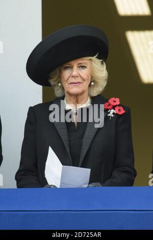 Die Herzogin von Cornwall während des jährlichen Gedenksonntagsgottesdienstes im Cenotaph-Denkmal in Whitehall, im Zentrum von London, zu Ehren von Mitgliedern der Streitkräfte, die bei großen Konflikten ums Leben gekommen sind. Bilddatum: Sonntag, 13. November 2016. Bildnachweis sollte lauten: Matt Crossick/ EMPICS Entertainment. Stockfoto