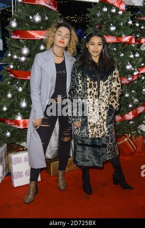 Ella Eyre und Vanessa White bei der Eröffnungsnacht des Hyde Park Winter Wonderland in London. Bilddatum: Donnerstag, 17. November 2016. Bildnachweis sollte lauten: Matt Crossick/ EMPICS Entertainment. Stockfoto