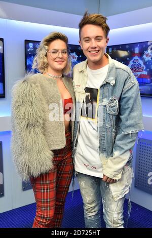 Anne Marie wird von Roman Kemp backstage während des Capital's Jingle Bell Ball mit Coca-Cola in der Londoner O2 Arena interviewt. Bilddatum: Samstag, 3. Dezember 2016. Bildnachweis sollte lauten: Matt Crossick/ EMPICS Entertainment. Stockfoto