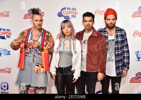 (Links-rechts) Cole Whittle, JinJoo Lee, Joe Jonas und Jack Lawless von DNCE während des Capital's Jingle Bell Ball mit Coca-Cola in der Londoner O2 Arena. Bilddatum: Sonntag, 4. Dezember 2016. Bildnachweis sollte lauten: Matt Crossick/ EMPICS Entertainment. Stockfoto