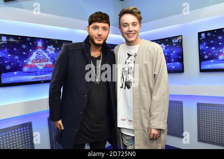 James Arthur wird von Roman Kemp backstage während des Capital's Jingle Bell Ball mit Coca-Cola in der Londoner O2 Arena interviewt. Bilddatum: Sonntag, 4. Dezember 2016. Bildnachweis sollte lauten: Matt Crossick/ EMPICS Entertainment. Stockfoto