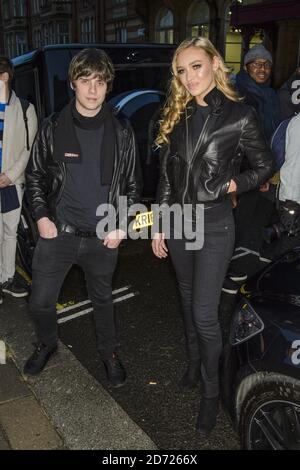 Jake Bugg und Roxie Horner im Bild aus und über während der London Fashion Week Menâ €™s AW17 bei 180 Strand, London. Bilddatum: Samstag, 7. Januar 2016. Bildnachweis sollte lauten: Matt Crossick/ EMPICS Entertainment. Stockfoto