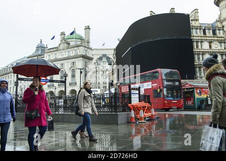 Allgemeine Ansicht der Werbungs-Bildschirme im Piccadilly Circus, London, die heute in Vorbereitung einer Neuentwicklung ausgeschaltet wurden, die einen neuen hochauflösenden Bildschirm sehen wird, der im Herbst 2017 startet. Bilddatum: Montag, 16. Januar 2016. Bildnachweis sollte lauten: Matt Crossick/ EMPICS Entertainment. Stockfoto