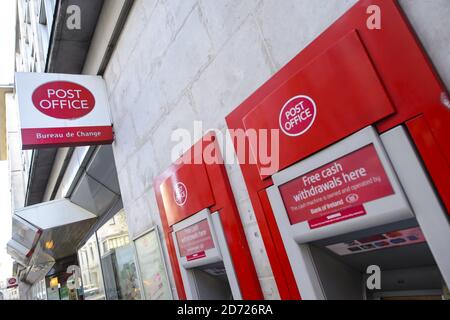 Gesamtansicht des Trafalgar Square Post Office im Zentrum von London. Bis zu 60 Postämter sollen in den Privatsektor verlegt werden, was zusammen mit Stellenabbau und Rentenänderungen zu Streiks durch die Gewerkschaft CWU geführt hat Stockfoto