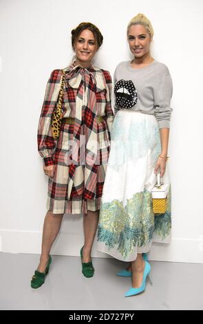 Yasmin und Amber Le Bon in der ersten Reihe während der Antonio Berardi Herbst/Winter 2017 London Fashion Week Show im BFC Veranstaltungsort in 180 Strand, London. Bilddatum: Montag, 20. Februar 2017. Bildnachweis sollte lauten: Matt Crossick/ EMPICS Entertainment. Stockfoto