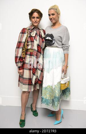Yasmin und Amber Le Bon in der ersten Reihe während der Antonio Berardi Herbst/Winter 2017 London Fashion Week Show im BFC Veranstaltungsort in 180 Strand, London. Bilddatum: Montag, 20. Februar 2017. Bildnachweis sollte lauten: Matt Crossick/ EMPICS Entertainment. Stockfoto
