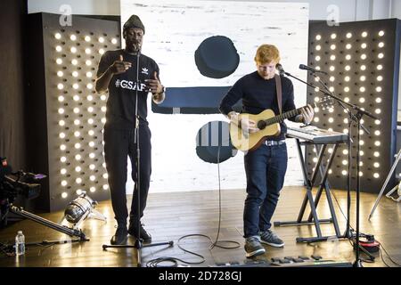 Ed Sheeran und Stormzy führen eine Live-Session während der Capital Evening Show von Roman Kemp in den Capital Studios am Leicester Square in London auf. Bilddatum: Mittwoch, 1. März 2017. Bildnachweis sollte lauten: Matt Crossick/ EMPICS Entertainment. Stockfoto