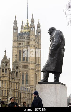 Allgemeine Ansicht der Statue von Winston Churchill vor dem Houses of Parliament, Westminster, London. Bilddatum: Montag, 6. Februar 2017. Bildnachweis sollte lauten: Matt Crossick/ EMPICS Entertainment. Stockfoto