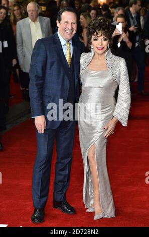 Percy Gibson an Dame Joan Collins bei der Time of their Lives Weltpremiere im Curzon Mayfair Kino, London. Bilddatum: Mittwoch, 8. März 2017. Bildnachweis sollte lauten: Matt Crossick/ EMPICS Entertainment. Stockfoto