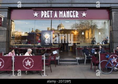 Gesamtansicht einer Pret A Manger Niederlassung am Trafalgar Square im Zentrum von London. Das Unternehmen hat vorgeschlagen, dass es nach dem Brexit Schwierigkeiten mit dem Personal in seinen Geschäften haben wird, da mehr als 65 % seiner Mitarbeiter aus der Europäischen Union kommen. Bilddatum: Donnerstag, 9. März 2017. Bildnachweis sollte lauten: Matt Crossick/ EMPICS Entertainment. Stockfoto