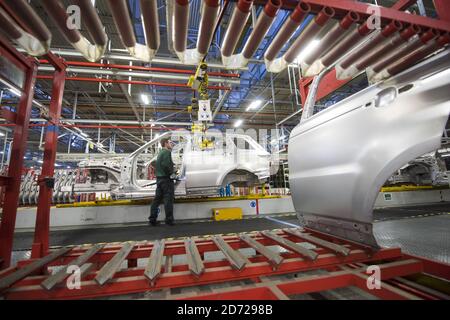 Die Produktionslinie in der Aluminium Body Shop, Teil der Advanced Manufacturing Facility von Jaguar Land Rover in Solihull, Birmingham. Bilddatum: Mittwoch, 15. März 2017. Bildnachweis sollte lauten: Matt Crossick/ EMPICS. In der Solihull-Anlage arbeiten über 10,000 Mitarbeiter, die sich in den letzten 5 Jahren verdoppelt haben. Stockfoto