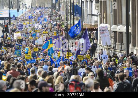 Die Demonstranten nehmen an einer Kundgebung gegen den Brexit in Piccadilly im Zentrum von London Teil. Bilddatum: Samstag, 25. März 2017. Bildnachweis sollte lauten: Matt Crossick/ EMPICS Entertainment. Stockfoto