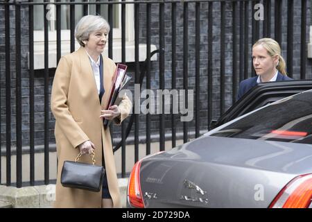 Premierministerin Theresa May verlässt 10 Downing Street, London, für Fragen des Premierministers, nach einer Kabinettssitzung vor der offiziellen Auslösung von Artikel 50. Bilddatum: Mittwoch, 29. März 2017. Bildnachweis sollte lauten: Matt Crossick/ EMPICS Entertainment. Stockfoto