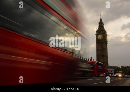 Allgemeine Ansicht des Sonnenuntergangs über den Houses of Parliament in Westminster, London. Bilddatum: Donnerstag, 11. Mai 2017. Bildnachweis sollte lauten: Matt Crossick/EMPICS Entertainment. Stockfoto