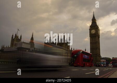 Allgemeine Ansicht des Sonnenuntergangs über den Houses of Parliament in Westminster, London. Bilddatum: Donnerstag, 11. Mai 2017. Bildnachweis sollte lauten: Matt Crossick/EMPICS Entertainment. Stockfoto