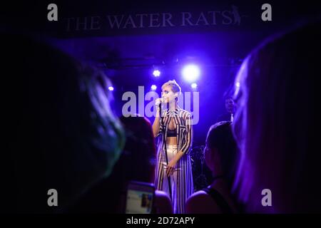 EXKLUSIVE INHALTE. NUR FÜR REDAKTIONELLE ZWECKE. Katy Perry tritt bei der Launch Party für die neue Capital Breakfast Show mit Roman Kemp im Small Water Rats Pub in London auf, wo sie vor 10 Jahren ihr Debüt in Großbritannien gab. Bilddatum: Donnerstag, 25. Mai 2017. Bildnachweis sollte lauten: Matt Crossick/ EMPICS Entertainment. Stockfoto