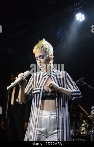 EXKLUSIVE INHALTE. NUR FÜR REDAKTIONELLE ZWECKE. Katy Perry tritt bei der Launch Party für die neue Capital Breakfast Show mit Roman Kemp im Small Water Rats Pub in London auf, wo sie vor 10 Jahren ihr Debüt in Großbritannien gab. Bilddatum: Donnerstag, 25. Mai 2017. Bildnachweis sollte lauten: Matt Crossick/ EMPICS Entertainment. Stockfoto