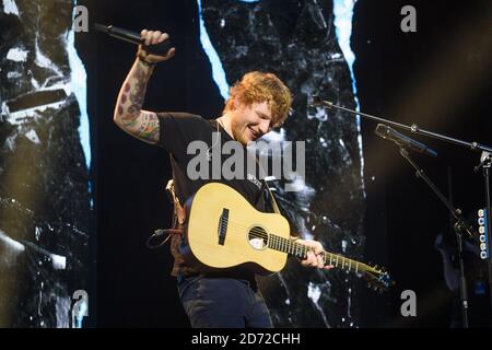 Ed Sheeran tritt bei einem exklusiven Auftritt für Capital im Koko in Camden, London, auf. Der Gig ist der zweite in der Capital Up Close with Coca Cola Serie, wo große Stars an kleinen Orten spielen. Bilddatum: Dienstag, 20. Juni 2017. Bildnachweis sollte lauten: Matt Crossick/ EMPICS Entertainment. Stockfoto