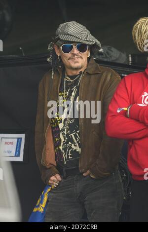 Johnny Depp Uhren laufen die Juwelen während des Glastonbury Festival in Worthy Farm in Pilton, Somerset. Bilddatum: Freitag, 23. Juni 2017. Bildnachweis sollte lauten: Matt Crossick/ EMPICS Entertainment. Stockfoto