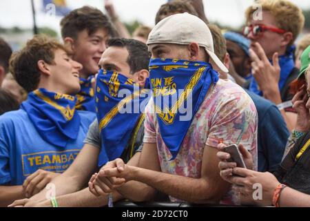 Fans beobachten Run the Jewels beim Glastonbury Festival auf der Worthy Farm in Pilton, Somerset. Bilddatum: Freitag, 23. Juni 2017. Bildnachweis sollte lauten: Matt Crossick/ EMPICS Entertainment. Stockfoto