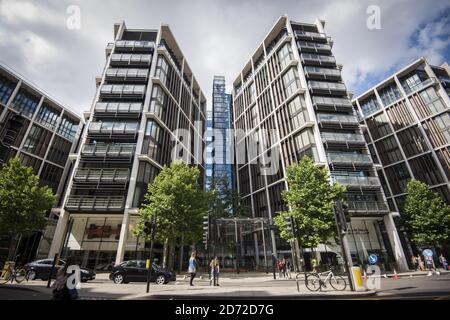 Allgemeine Ansicht von One Hyde Park in Knightsbridge, London, wo eine Wohnung auf den Markt für £75 Millionen im Jahr 2015.The Bezirk Kensington und Chelsea, in dem Knightsbridge liegt, ist einer der polarisiertesten in Großbritannien, Mit einigen der teuersten Immobilien in Großbritannien nur einen kurzen Spaziergang von mehreren der am stärksten benachteiligten Bezirke des Landes - einschließlich der Gegend um den Grenfell Tower. Bilddatum: Mittwoch, 12. Juli 2017. Bildnachweis sollte lauten: Matt Crossick/ EMPICS Entertainment. Stockfoto