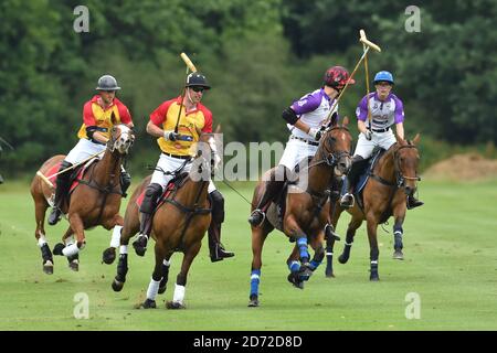 Prinz Harry und Prinz William, Duke of Cambridge, im Cirencester Park Polo Club in Gloucestershire beim Spiel der Jerudong Trophy. Bilddatum: Samstag, 15. Juli 2017. Bildnachweis sollte lauten: Matt Crossick/ EMPICS Entertainment. Stockfoto