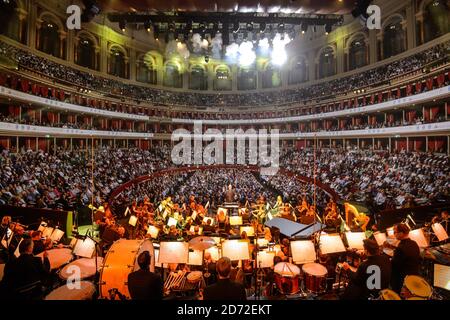 Das Bournemouth Symphony Orchestra unter der Leitung von Pete Harrison spielt bei Classic FM Live in der Royal Albert Hall in London. Das Konzert war Teil der Feierlichkeiten zum 25. Geburtstag von Classic FM. Bilddatum: Dienstag, 19. September 2017. Bildnachweis sollte lauten: Matt Crossick/ EMPICS Entertainment. Stockfoto