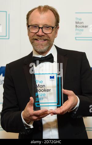 George Saunders im Bild, nachdem er den man Booker Prize für seinen Roman Lincoln im Bardo, in der Guildhall in London, gewonnen hat. Bilddatum: Dienstag, 17. Oktober 2017. Bildnachweis sollte lauten: Matt Crossick/ EMPICS Entertainment. Stockfoto