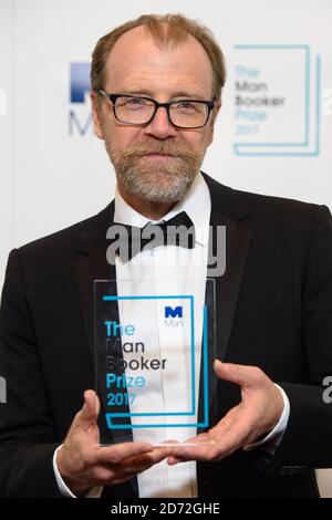 George Saunders im Bild, nachdem er den man Booker Prize für seinen Roman Lincoln im Bardo, in der Guildhall in London, gewonnen hat. Bilddatum: Dienstag, 17. Oktober 2017. Bildnachweis sollte lauten: Matt Crossick/ EMPICS Entertainment. Stockfoto