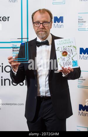 George Saunders im Bild, nachdem er den man Booker Prize für seinen Roman Lincoln im Bardo, in der Guildhall in London, gewonnen hat. Bilddatum: Dienstag, 17. Oktober 2017. Bildnachweis sollte lauten: Matt Crossick/ EMPICS Entertainment. Stockfoto