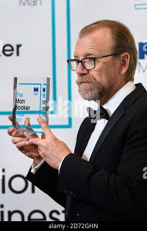 George Saunders im Bild, nachdem er den man Booker Prize für seinen Roman Lincoln im Bardo, in der Guildhall in London, gewonnen hat. Bilddatum: Dienstag, 17. Oktober 2017. Bildnachweis sollte lauten: Matt Crossick/ EMPICS Entertainment. Stockfoto