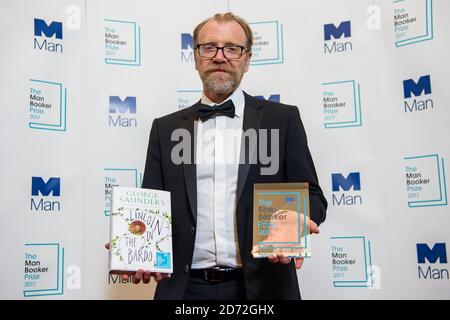 George Saunders im Bild, nachdem er den man Booker Prize für seinen Roman Lincoln im Bardo, in der Guildhall in London, gewonnen hat. Bilddatum: Dienstag, 17. Oktober 2017. Bildnachweis sollte lauten: Matt Crossick/ EMPICS Entertainment. Stockfoto