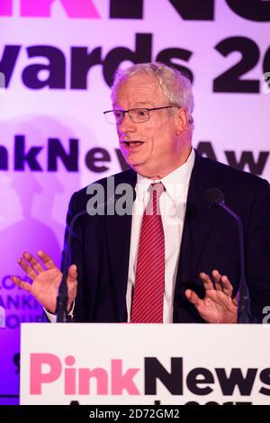 Lifetime Award Gewinner Chris Smith, Baron Smith von Finsbury, abgebildet bei den Pink News Awards, in der One Street, London. Bilddatum: Mittwoch, 18. Oktober 2017. Bildnachweis sollte lauten: Matt Crossick/ EMPICS Entertainment. Stockfoto