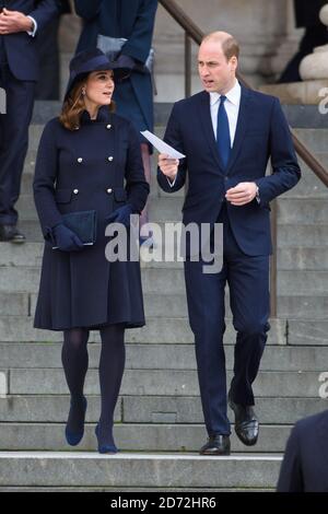 Der Herzog und die Herzogin von Cambridge nahmen am Grenfell Tower National Memorial Service in der St. Paul's Cathedral in London Teil, der den sechsmonatigen Jahrestag des Brandes am Grenfell Tower markierte. Bilddatum: Donnerstag, 14. Dezember 2017. Bildnachweis sollte lauten: Matt Crossick/ EMPICS Entertainment. Stockfoto