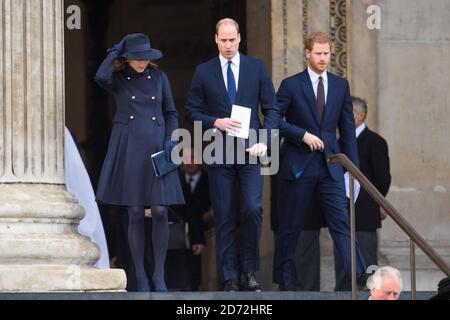 Der Herzog und die Herzogin von Cambridge nahmen am Grenfell Tower National Memorial Service in der St. Paul's Cathedral in London Teil, der den sechsmonatigen Jahrestag des Brandes am Grenfell Tower markierte. Bilddatum: Donnerstag, 14. Dezember 2017. Bildnachweis sollte lauten: Matt Crossick/ EMPICS Entertainment. Stockfoto