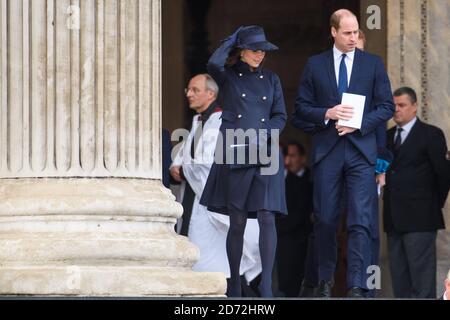 Der Herzog und die Herzogin von Cambridge nahmen am Grenfell Tower National Memorial Service in der St. Paul's Cathedral in London Teil, der den sechsmonatigen Jahrestag des Brandes am Grenfell Tower markierte. Bilddatum: Donnerstag, 14. Dezember 2017. Bildnachweis sollte lauten: Matt Crossick/ EMPICS Entertainment. Stockfoto