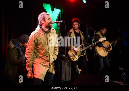 Liam Gallagher spielt einen intimen Gig für Radio X Hörer, auf dem Dach ihrer Studios in Leicester Square, London. Der Gig, mit einer Menge von nur 90 Menschen, wurde zur Unterstützung von Radio Xâ €™s Nächstenliebe, Globalâ €™s machen etwas Lärm. Bilddatum: Montag, 12. Februar 2018. Bildnachweis sollte lauten: Matt Crossick/ EMPICS Entertainment. NUR FÜR REDAKTIONELLE ZWECKE Stockfoto