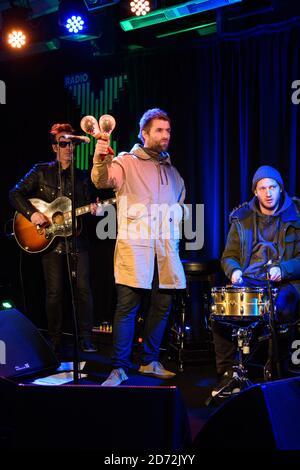 Liam Gallagher spielt einen intimen Gig für Radio X Hörer, auf dem Dach ihrer Studios in Leicester Square, London. Der Gig, mit einer Menge von nur 90 Menschen, wurde zur Unterstützung von Radio Xâ €™s Nächstenliebe, Globalâ €™s machen etwas Lärm. Bilddatum: Montag, 12. Februar 2018. Bildnachweis sollte lauten: Matt Crossick/ EMPICS Entertainment. NUR FÜR REDAKTIONELLE ZWECKE Stockfoto