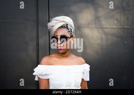 Fashionistas außerhalb des BFC Showspace on the Strand, am ersten Tag der London Fashion Week. Bilddatum: Freitag, 16. februar 2018. Bildnachweis sollte lauten: Matt Crossick/ EMPICS Entertainment. Stockfoto