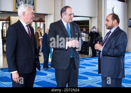 Der Hauptgeschäftsführer des historischen Englands Duncan Wilson, der Minister für Kulturerbe Michael Ellis und der Generaldirektor der Regent's Park Moschee Dr. Ahmad Al Dubayan in der Londoner Zentralmoschee im Regent's Park, London, als das historische England ankündigte, dass es den Rang II erhalten sollte. Bilddatum: Dienstag, der 13. März 2018 Bildnachweis sollte lauten: Matt Crossick/ EMPICS Entertainment. Stockfoto